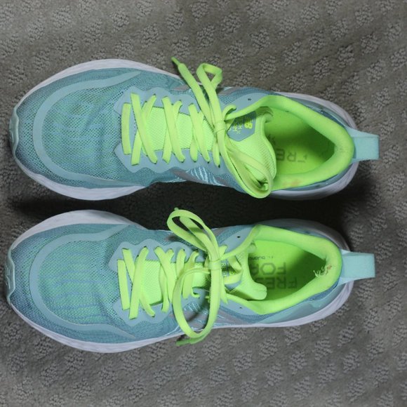 New Balance Blue and Lime Green Fresh Foam Sneakers WTMPOSL - Picture 2 of 7